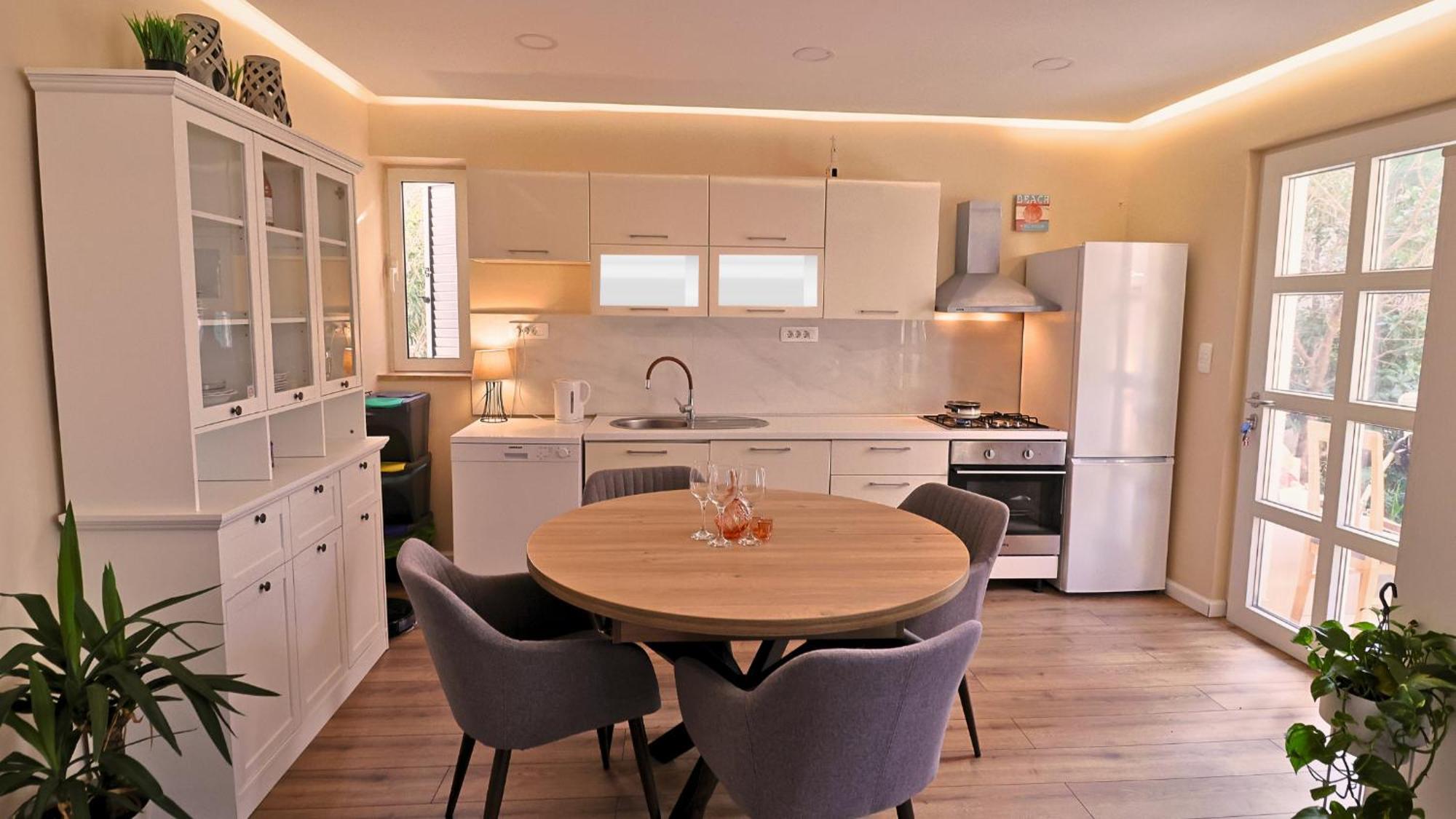 Central Single House With Parking-Top Location! Novalja Eksteriør bilde